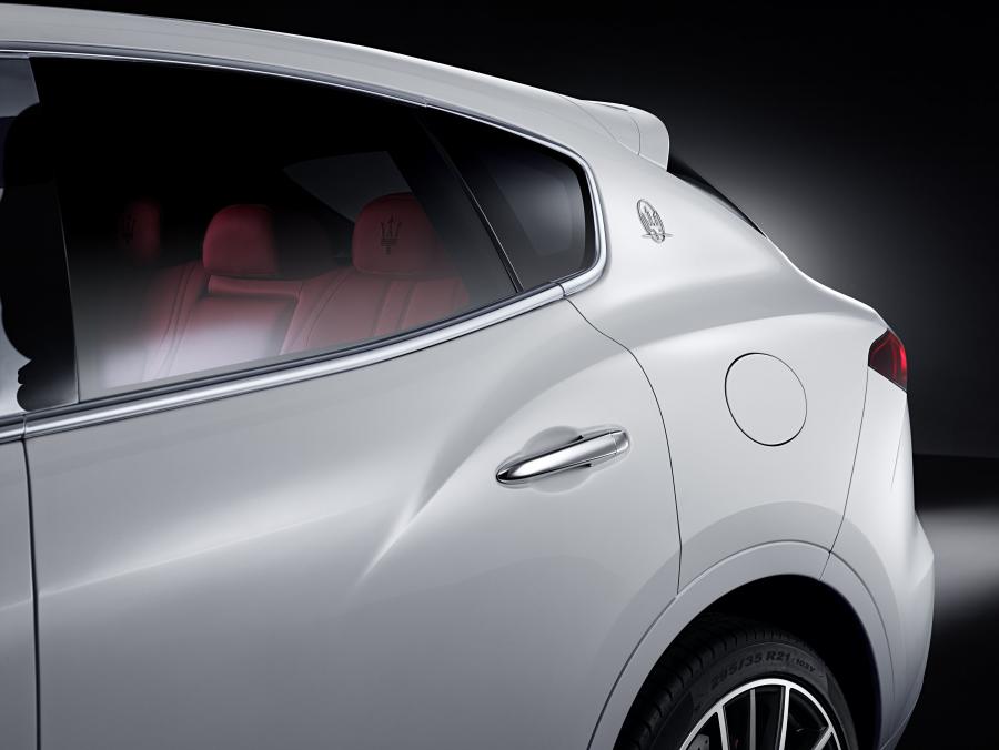 Детали экстерьера Maserati Levante 2016 года  (WW) (фото 25 из 52)